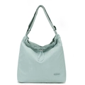 Détail du sac à bandoulière en nylon imperméable vert clair avec cordon de serrage - Vert brume douce