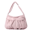 Dettaglio della borsa a tracolla in nylon rosa con tasche a coulisse e ampia tracolla - Rosa Pesca