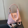 Bolso Hobo de charol rosa con correas ajustables y nudo de cuerda tejido decorativo - Rosa (Con Colgante)