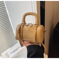 Mini bolso Boston de cuero brillante amarillo mostaza con asas y correa ajustable - Caqui