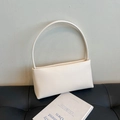 Bolso de hombro minimalista blanco crema con perfil rectangular y asa delgada - Blanco