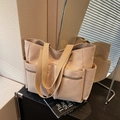 Vielseitige beige Canvas-Einkaufstasche mit mehreren Taschen und breiten Trägern - Khaki