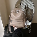 Khakifarbener multifunktionaler Damenrucksack aus Kunstleder mit breitem Nylonriemen - Khaki