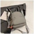 Mini sac à dos gris polyvalent avec une large bandoulière à motifs ondulés tendance - Gris