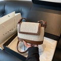 Bolso bandolera de paja con ribete de piel sintética marrón oscuro y correa con nudo - Blanco Roto