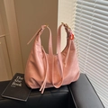 Rosa Hobo-Tasche mit großer Kapazität, oranger Acrylkette und modischem Quasten-Detail - Rosa