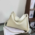 Minimalistische beige Hobo-Tasche aus strukturiertem PU-Leder mit doppelten Riemen - Cremeweiß