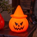 Lanterna zucca di Halloween con cappello da strega su libri antichi, calda luce LED - Stile B (Faccia Sorpresa)