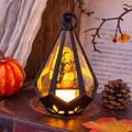 Farol de calabaza de Halloween con dibujos de árboles y murciélagos sobre libros - Calabaza