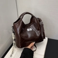 Bolso cubo acolchado marrón oscuro en piel sintética brillante y cierre giratorio - Con Colgante / Marrón