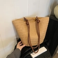 Grande borsa shopper intrecciata beige con spalline marrone scuro e occhielli in metallo - Cachi