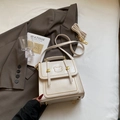 Chique crème mini rugzak met gouden klinknagels en berensilhouet van premium PU-leder - Off-white (Zonder Hanger)