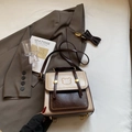 Vintage bruine mini-rugzak met gouden beren-studs en verstelbare schouderriem - Wit en Koffie (Zonder Hanger)