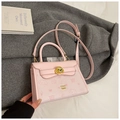 Borsa a tracolla rosa con chiusura in metallo a testa di cane e motivi a cucciolo goffrati - Rosa Senza Pendente