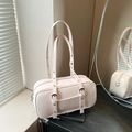 Rosa Retro-Boston-Tasche aus glänzendem PU mit Ösendetails und Schulterriemen - Rosa