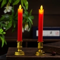 Paar rote LED-Stabkerzen mit goldenem Sockel für traditionelle Dekoration und Feste - Goldener Sockel Rote Stange