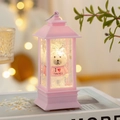 Dettaglio della lanterna rosa con orsetto, glitter scintillanti e scritta d'amore - Stile Orso Rosa / Rosa