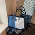 Bolso tote de mezclilla en contraste azul oscuro y beige con correa ancha extraíble - Azul claro