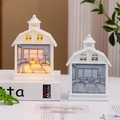 Detail der weißen Hausform LED Nachtlicht mit warmem Schein und gemütlicher Szene - Warmes Zimmer-Szenario(D)