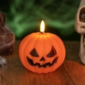 Dettaglio candela LED a zucca arancione con volto spaventoso per decorazioni di Halloween - Stile a Testa Singola