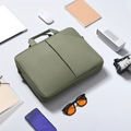 Sacoche d'ordinateur vert olive à doubles poignées sur un bureau de travail élégant - Vert