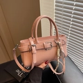 Borsa a mano rosa in ecopelle con ciondolo a racchetta da tennis e corda intrecciata - Rosa con ciondolo
