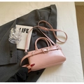 Bolso cubo chic rosa claro con hebilla plateada y correa de hombro ajustable - Sin colgante / Rosa