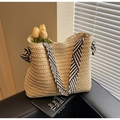 Detalle del bolso tote de paja tejida beige con lazo y correa de sarga blanca y negra - Blanco Roto