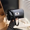 Borsa Boston in vernice nera con chiusura argento e dettaglio foulard a pois - Con Ciondolo / Nero