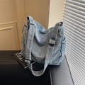 Vintage Umhängetasche aus blauem Denim mit großem Fassungsvermögen und breitem Gurt - Denim-Blau