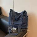 Vintage-Einkaufstasche aus dunkelblauem Denim mit verstellbarem Schultergurt und Seitentasche - Dunkelblau