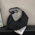 Bolso bandolera de media luna negro en nylon con pliegues y correa ajustable - Negro