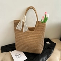 Braune gewebte Stroh-Tote-Bag mit eleganter weißer Spitzenschleife für den Strand - Khaki