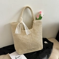Beige gewebte Stroh-Shopper-Tasche mit eleganter weißer Spitzenschleife und Blumen - Weiß