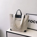 Minimalistische Canvas-Einkaufstasche mit schwarzem Lederbesatz und HCNM-Druck - Weiß mit schwarzem Leder