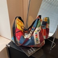 Borsa tote etnica in tela patchwork colorata con tracolla larga e motivi floreali - Motivo Multicolore Patchwork (Stile 1)