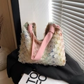 Bolso tote de denim patchwork con bordes deshilachados y asas rosas anudadas - Rosa