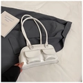 Bolso Boston blanco brillante con bolsillos frontales dobles y herrajes plateados - Blanco Sin Colgante