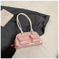 Bolso Boston rosa y blanco con dos bolsillos delanteros y acabado en cuero brillante - Rosa Sin Colgante