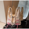 Beigefarbene Eimertasche mit rosa Schleife und verstellbarem Riemen im Balletcore-Stil - Weiß
