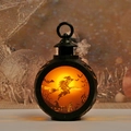 Lanterna LED portatile di Halloween con silhouette di strega e castello - Strega