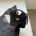 Sac seau matelassé noir avec fermoir rotatif argenté et bandoulière amovible - Sans pendentif / Noir