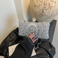 Pochette da sera argentata di lusso con strass luccicanti e chiusura a perla elegante - Argento