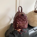Mini mochila de mujer en cuero sintético burdeos con diseño acolchado rombo - Fucsia
