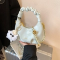 Sac hobo vert menthe plissé avec chaîne dorée et pendentif peluche mignon décoratif - Vert