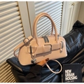 Sac à main bowling rose avec boucle décorative et pendentif coeur argenté - Rose