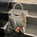 Bolso cubo retro de cuero encerado plateado con acabado metálico y detalle de pañuelo - Con Colgante / Plateado
