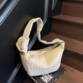Borsa a tracolla in nylon trapuntato bianco crema con dettaglio nodo decorativo sul manico - Bianco Sporco