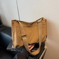 Borsa tote marrone minimalista con angoli in pelle rinforzati e tracolla larga in tessuto - Cachi