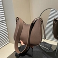 Sac hobo en cuir grainé marron foncé avec bandoulière réglable pour femmes élégantes - Brun Sans Pendentif
